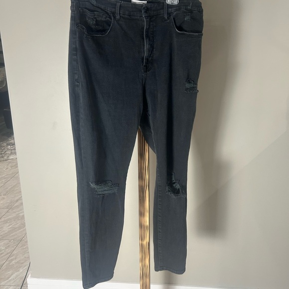 Good American Black Distressed Jeans Womenโs Size 16 - Picture 2 of 8